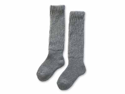 予約　日本製　内側シルクレッグウォーマー付きふっくらパイル靴下　銀色写真