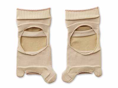 予約　毎日履きたいラクラク外反母趾サポーター　ベージュ　Ｍ〜Ｌ写真