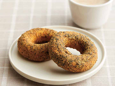 大地のもったいナイおとうふドーナツ　黒ごまきな粉（米粉使用）写真