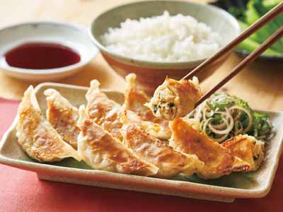 紀州産梅肉を使ったさっぱり梅しそ餃子写真