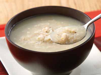 たべる参鶏湯（サムゲタン）スープ写真