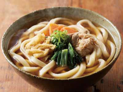 お鍋ひとつで5種の具材が入った鍋焼きうどん写真