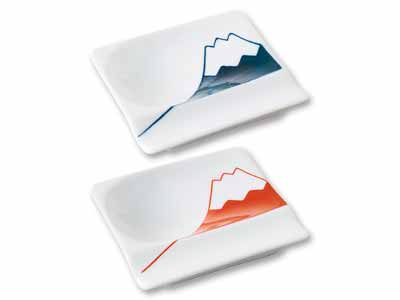 【予約】12/15週 重宝皿 2枚セット 富士山(赤・青)写真