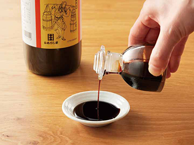 予約12／1週　かめびしのこいくち醤油写真