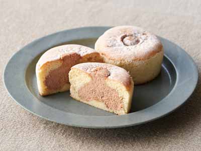 予約2／2週　有機チョコレートのクリームのふわふわカップシフォンケーキ写真